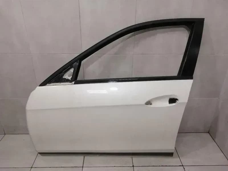 Mercedes E Class W212 left front door A2127200105 door front left.