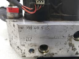 MERCEDES-BENZ Mercedes CL W217 AMG R230 rear ABC valve A2213201058 hydraulic valve ABC rear — thumbnail 6