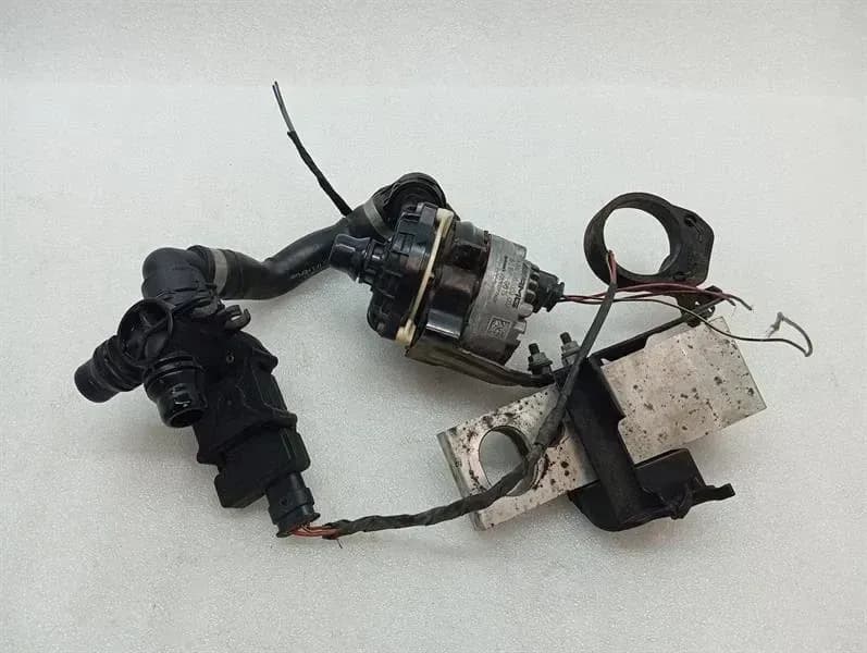 Mercedes CL W217 AMG additional cooling pump A0005003000 coolant pump pump