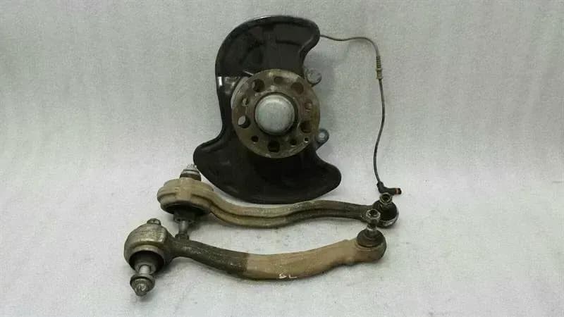 Mercedes SLK R172 Left Front Hub A2043320101 Wheel Bearing Housing Front Left