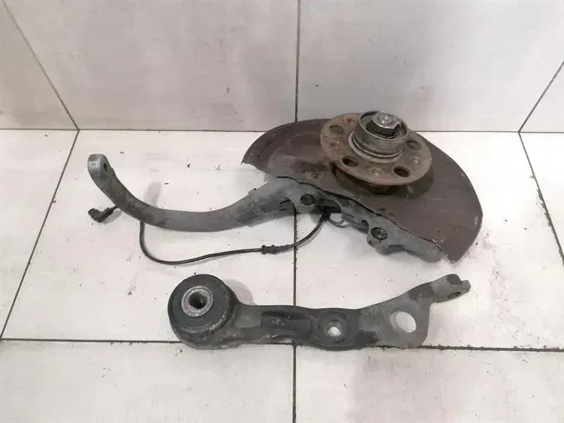 Mercedes SL55 AMG R230 Right Front Hub A2113306720 Wheel Bearing Housing Front Right