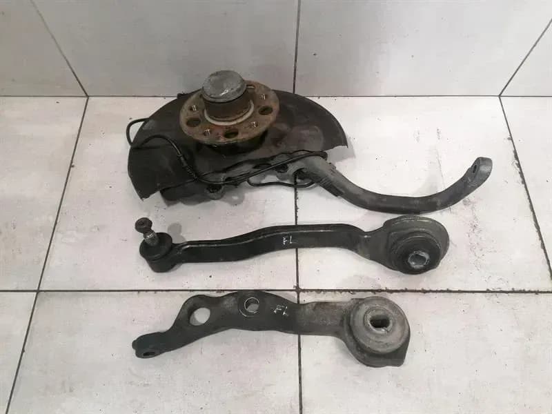Mercedes SL55 AMG R230 Left Front Hub A2113306620 Wheel Bearing Housing Front Left