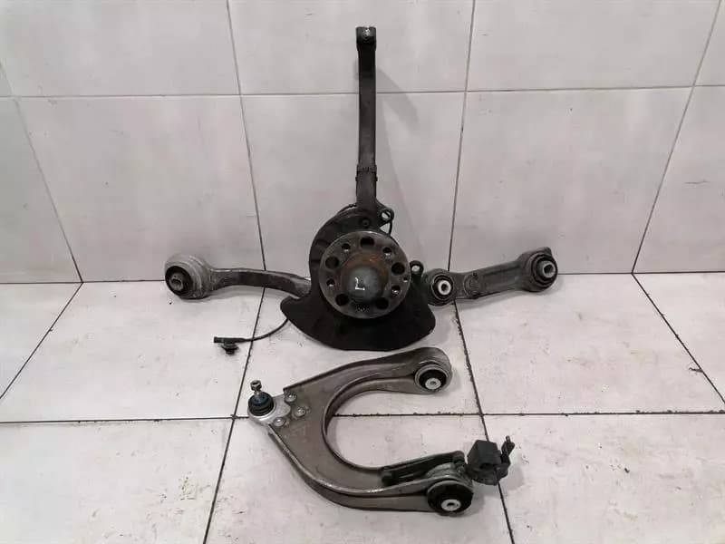 MERCEDES-BENZ Mercedes E55 AMG W211 Left Front Hub A2303300320 Wheel Bearing Housing Front Left