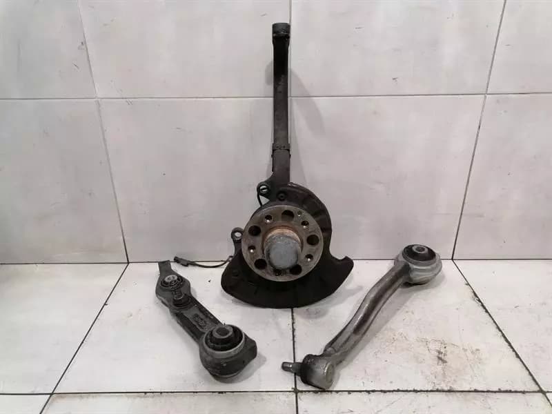 MERCEDES-BENZ Mercedes E55 AMG W211 Right Front Hub A2303300420 Wheel Bearing Housing Front Right