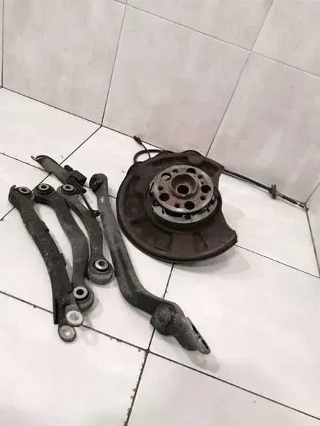 Mercedes SL R230 Left Rear Hub A2303505108 Wheel Bearing Housing Rear LI M113 M275