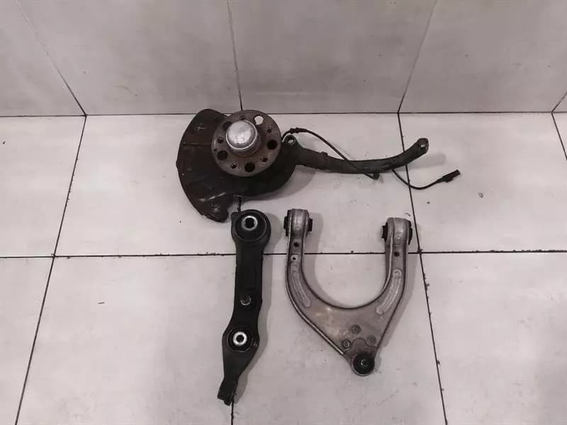 Mercedes E Class W211 Right Front Hub A2113306720 Wheel Bearing Housing Front Right