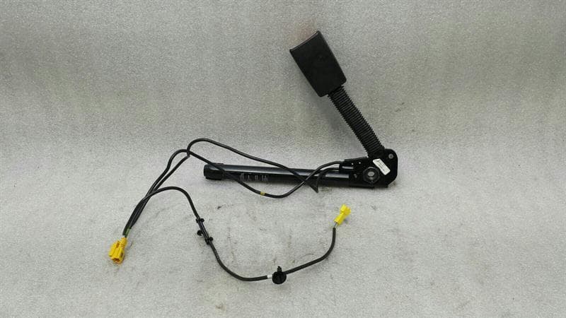 Mercedes E Class W211 FRH Seatbelt tensioner A2118602069 seat belt strap front RE