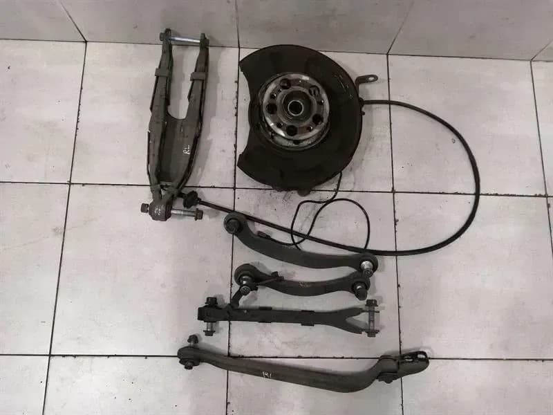 Mercedes E55 AMG W211 Left Rear Hub A2113504508 Wheel Bearing Housing Rear Left