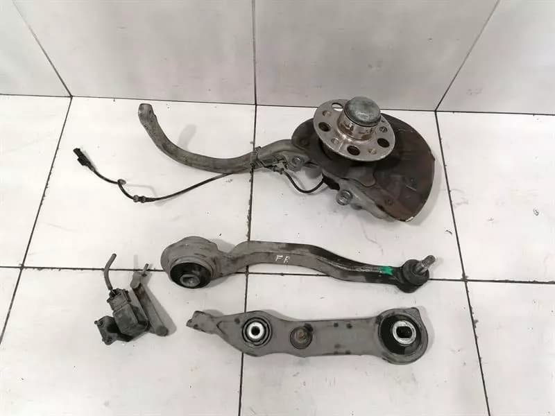Mercedes E55 AMG W211 Right Front Hub A2303300420 Wheel Bearing Housing Front Right