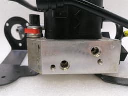 MERCEDES-BENZ Mercedes SL R230 hydraulic valve A2213200358 hydraulic valve ABC rear block — thumbnail 2