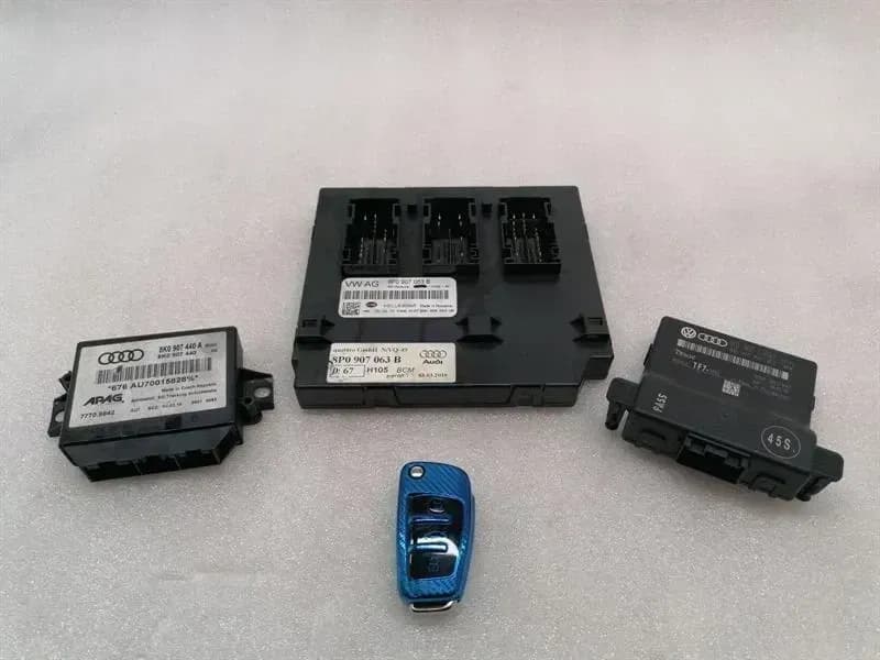 AUDI Audi R8 Type 42 V10 5.2 Spyder Electronic Module Set 8P0907063B ECU