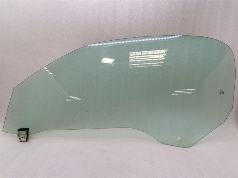 AUDI Audi R8 Type 42 V10 5.2 Spyder left front door glass 420845201A door window left