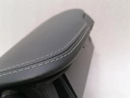 AUDI Audi R8 Type 42 V10 5.2 Spyder Armrest 420863075H Centre Armrest Armrest RHD — thumbnail 10