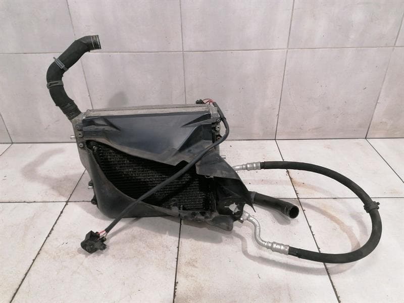 AUDI Audi R8 Type 42 V10 5.2 Spyder Radiator Pack RH 420121252A Radiator Pack RIGHT