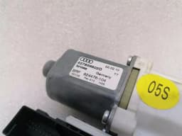 AUDI Audi R8 Type 42 V10 5.2 Spyder Door Window Motor 427959802D Window Regulator Motor — thumbnail 2