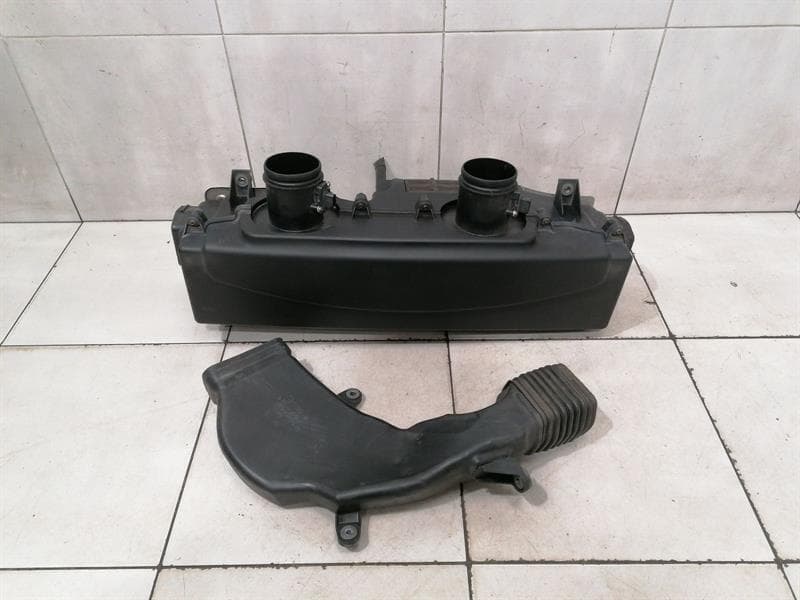 AUDI Audi R8 Type 42 V10 5.2 Spyder Air Filter Box 420133837D Air Filter Box