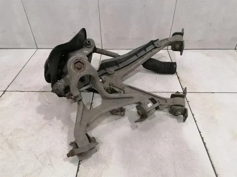 AUDI Audi R8 Type 42 V10 5.2 Spyder Left Front Hub 420407245E Front Wheel Bearing Housing