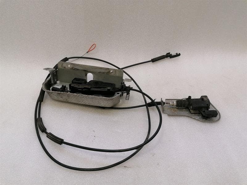 Audi R8 Type 42 V10 5.2 Spyder boot lock 4E0823509E tailgate lock