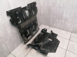 AUDI AUDI R8 TYPE 42 V10 5.2 SPYDER UNDERTRAY 427825205 Underbody Trim — thumbnail 2