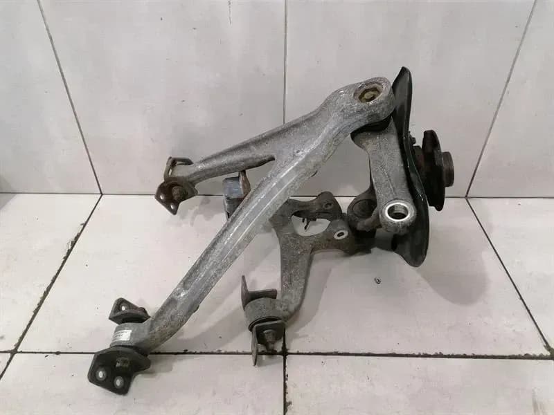AUDI Audi R8 Type 42 V10 5.2 Right Front Hub 420407246E Wheel Bearing Housing Front Right