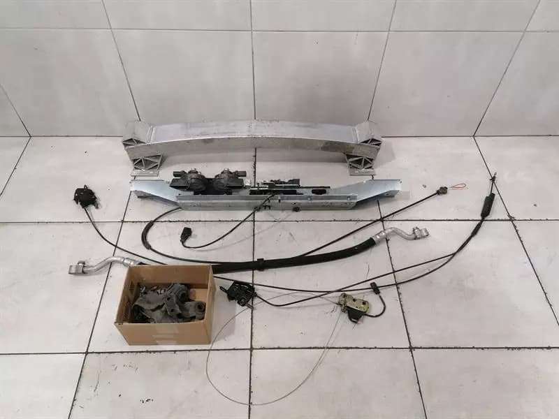 AUDI AUDI R8 TYPE 42 V10 5.2 SPYDER FRONT BUMPER BEAM 420805563E Front Bumper