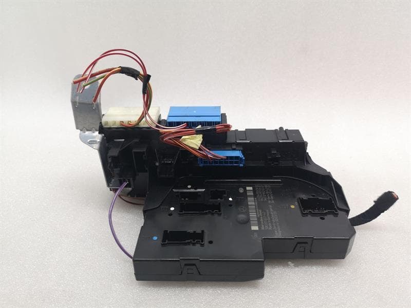 MERCEDES-BENZ Mercedes C Class W204 Fuse Box A2049065602 Fuse Box