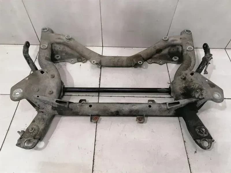 Mercedes C Class W204 Beam Subframe Front A2046281057 Front Axle Carrier