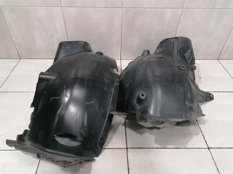 Mercedes C63 AMG W204 WHEEL ARCH LINER LEFT A2046900930 WHEEL RUN COVER LEFT