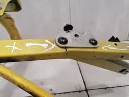 AUDI Audi R8 4s Performance Holder Bracket 4S0805528B Holder Support RIGHT DEFECT — thumbnail 2