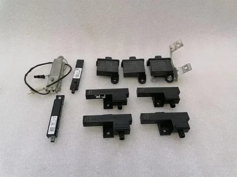 AUDI Audi R8 4S Performance Aerial / Antenna 8K0907247 Antenna
