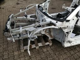 AUDI Audi R8 Type 42 V10 5.2 Spyder Front End Clip 420805011M Lock Beam Front Mask — thumbnail 5