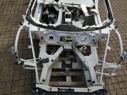 AUDI Audi R8 Type 42 V10 5.2 Spyder Front End Clip 420805011M Lock Beam Front Mask — thumbnail 1