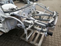 AUDI Audi R8 Type 42 V10 5.2 Spyder Front End Clip 420805011M Lock Beam Front Mask — thumbnail 2