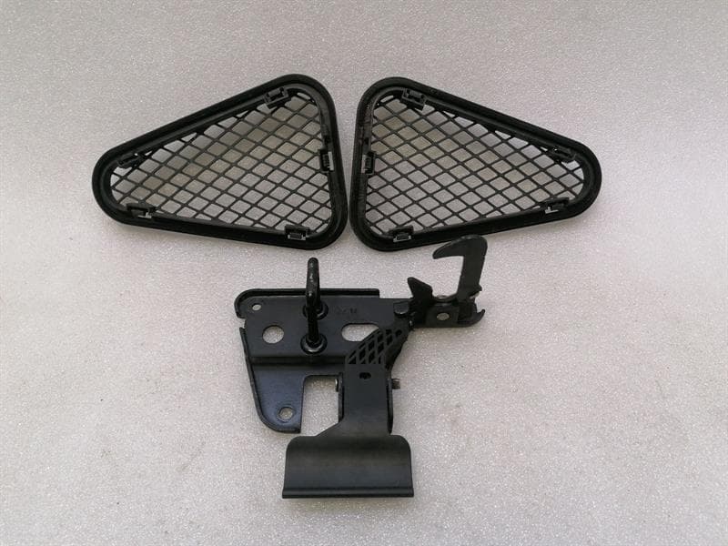 AUDI Audi R8 Type 42 V10 5.2 Spyder Bonnet Lock 4F0823480 Hood Lock