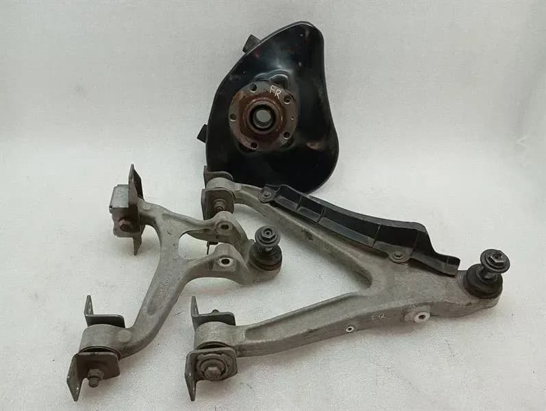 AUDI Audi R8 Type 42 V10 5.2 Right Front Hub 420407246F Wheel Bearing Housing Front Right