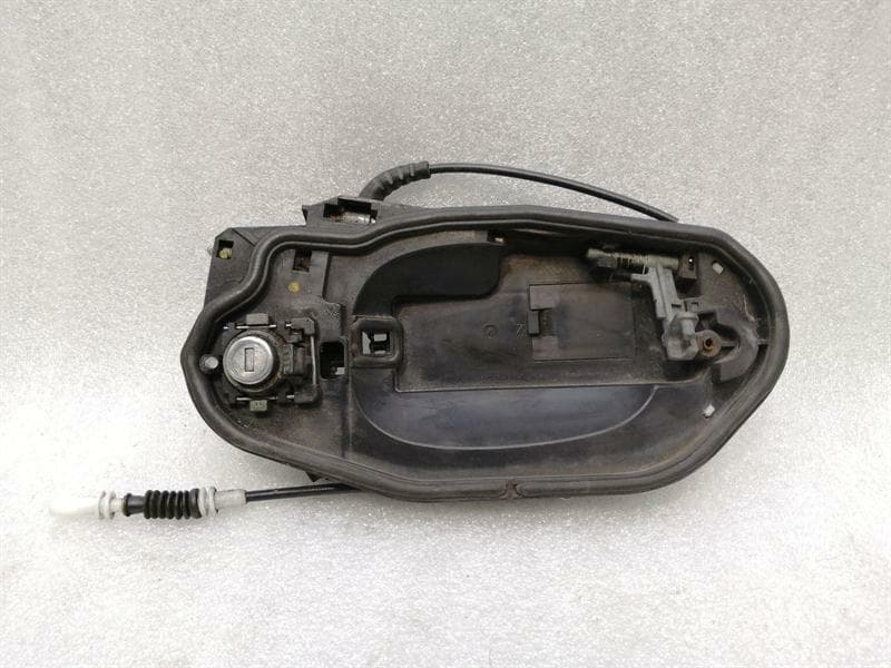 BMW 6 Series E63 door handle carrier 512171932 door handle carrier right keyless