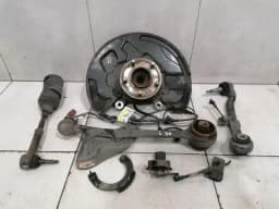 FORD FORD MUSTANG MK6 S550 Right Front Hub NR3Z-3K185-A Wheel Bearing Housing Front Right — thumbnail 1