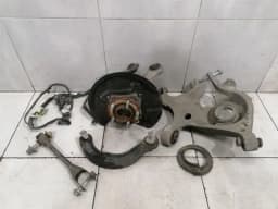 FORD Ford Mustang MK6 S550 Right Rear Hub FR3Z-5B758-J Wheel Bearing Housing Rear Right — thumbnail 1
