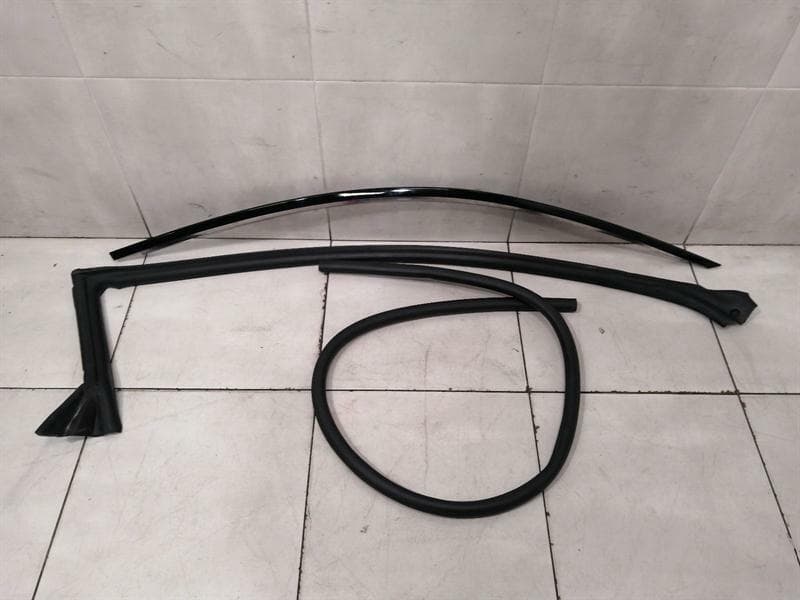 FORD FORD MUSTANG MK6 S550 FRH Door Moulding FR3B-6302564-CA Front Right Door Strip