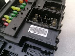 FORD FORD MUSTANG MK6 S550 FUSE BOX HR3T-15604-HFE fuse box — thumbnail 2
