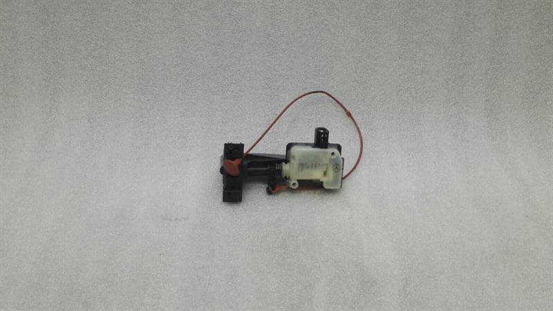 MERCEDES-BENZ Mercedes ML W164 W211 W219 Fuel Cap Actuator A2518200197 Fuel Flap Actuator.