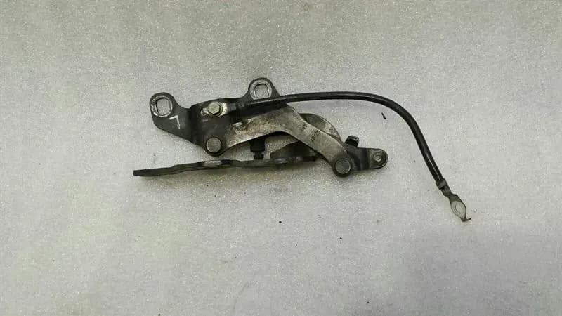 BMW BMW 1 Series E87 Bonnet Hinge LHS 7060559 Bonnet Hinge Left