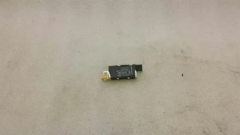 AUDI Audi S3 8P Aerial / Antenna 8P4035225C Antenna Amplifier