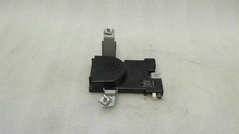 AUDI Audi S3 8P Aerial / Antenna 8P4035225D Antenna Amplifier
