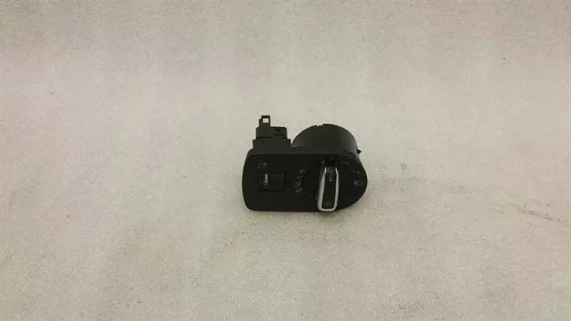 AUDI Audi S3 8P RHD headlight switch 8P2941531AT right-hand drive
