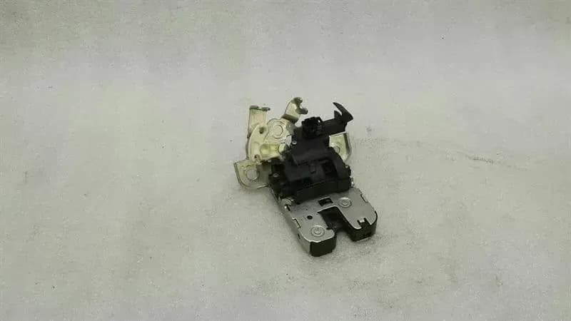 AUDI Audi S3 8P boot lock 8K9827505 tailgate lock