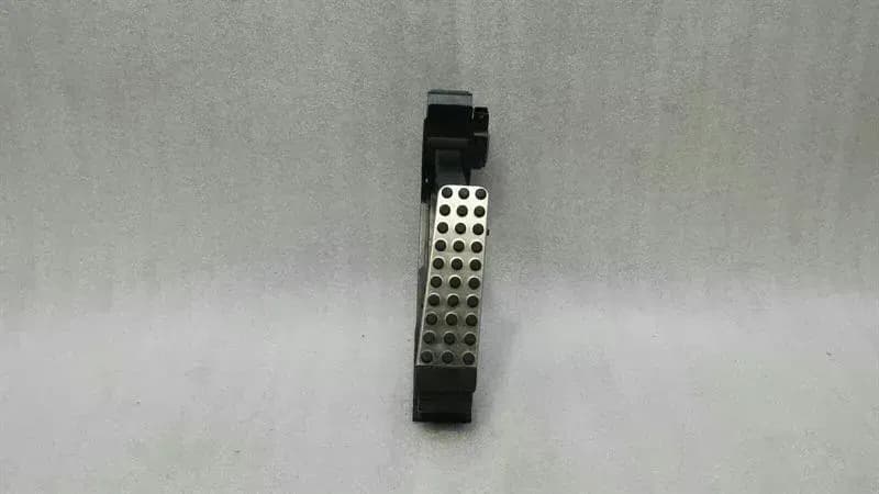 Mercedes SLK55 AMG R171 Gas Pedal (Electrical) A1703000404 Accelerator Pedal
