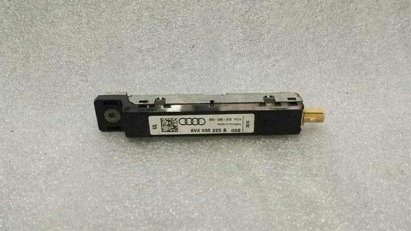 Audi S3 8V Aerial / Antenna 8V4035225B Antenna.