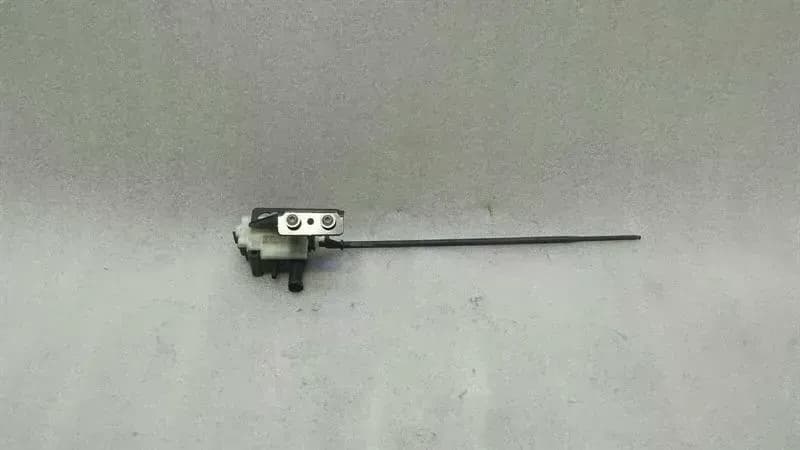 BMW 5 Series F07 GT F10 F11 fuel cap actuator 7139398 servomotor fuel flap