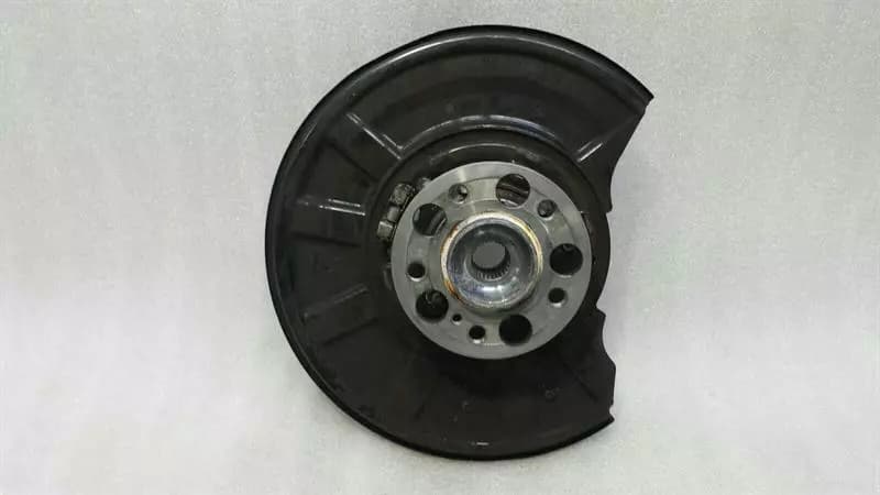 Mercedes E63 AMG W212 Right Rear Hub A2043500841 Wheel Bearing Housing Rear Right